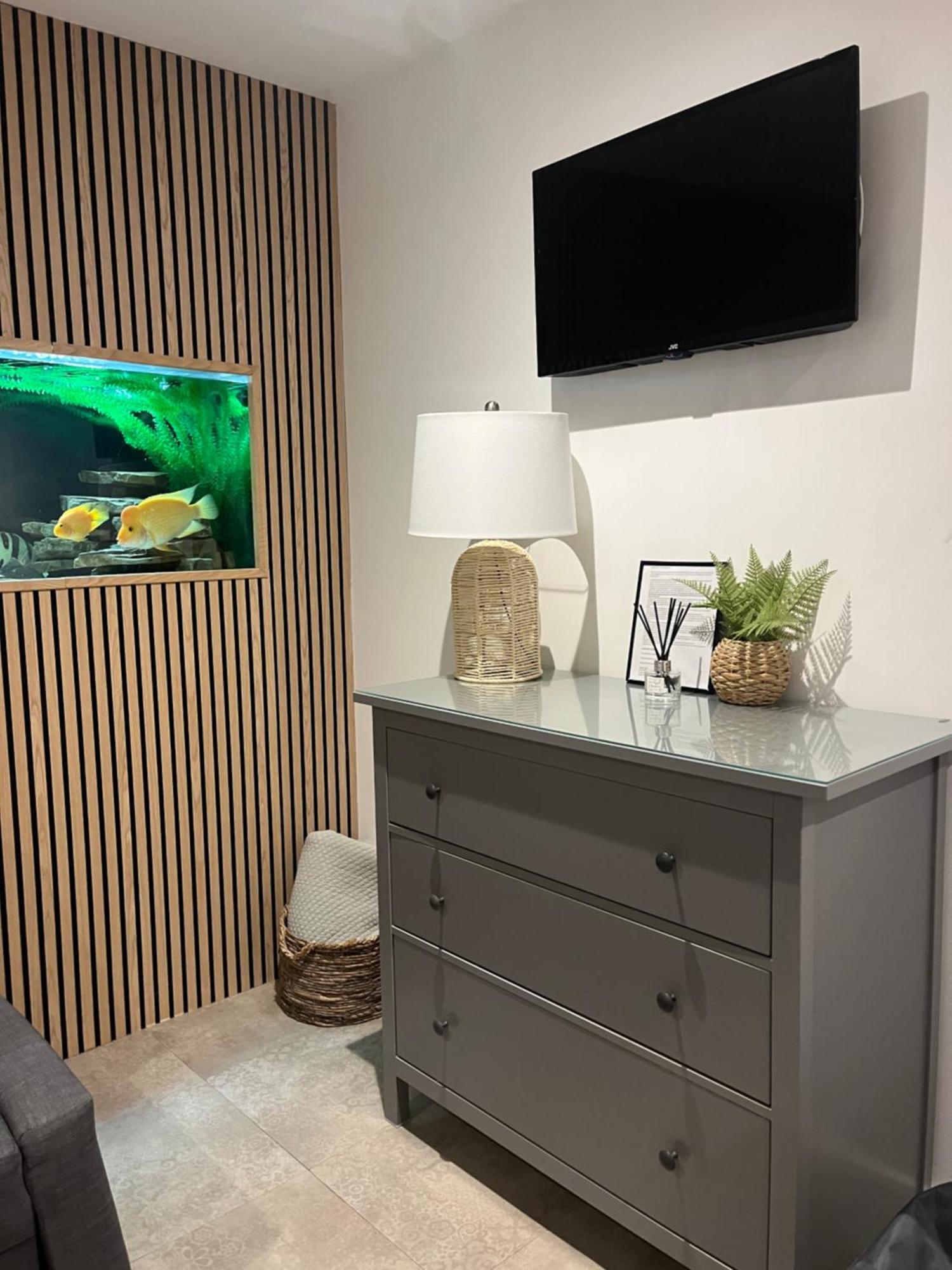 Terfyn Hall Aquarium Apartment 1 普利斯坦丁 外观 照片