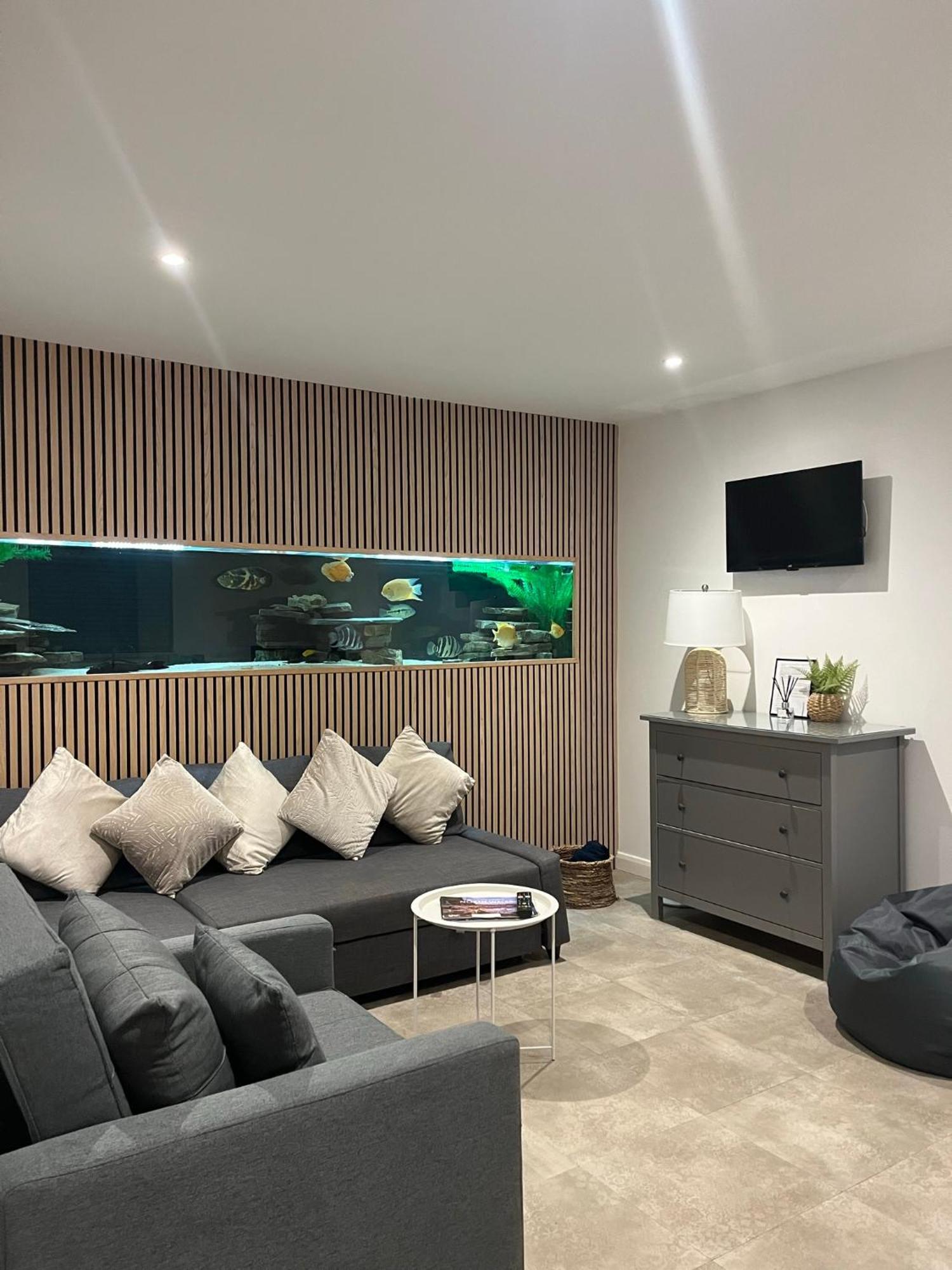 Terfyn Hall Aquarium Apartment 1 普利斯坦丁 外观 照片
